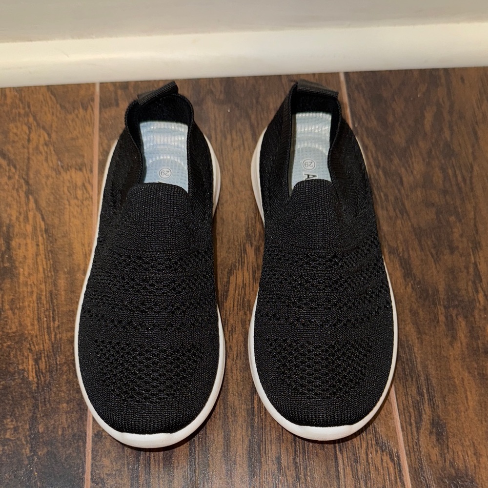 Apawwa Kids Lightweight Slip On Running Shoes Black Knit Slip-On Sneakers